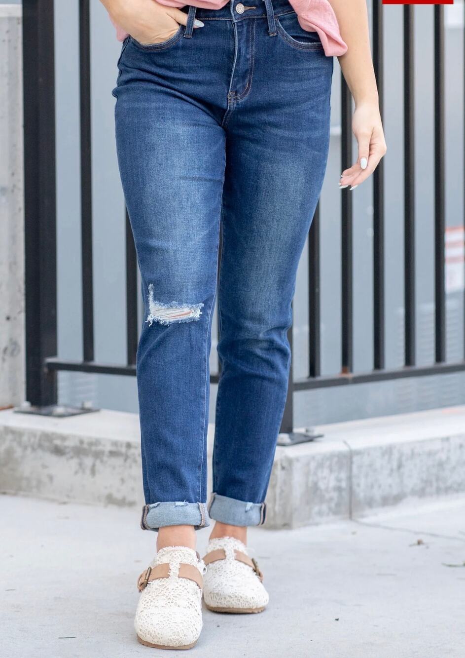 Vervet High Rise Distressed Jeans size 24 style VT1196 Cut 51214